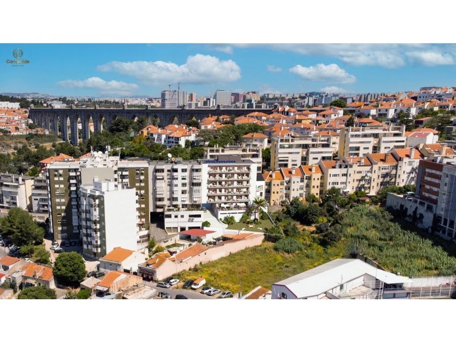 Apartamento T3 com varandas e estacionamento em Campolide, Lisboa