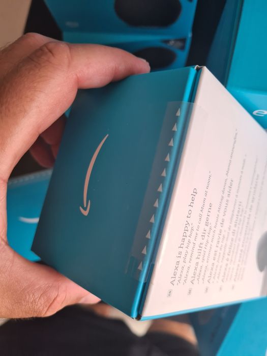 ALEXA ECHO POP  (Alexa + Amazon)