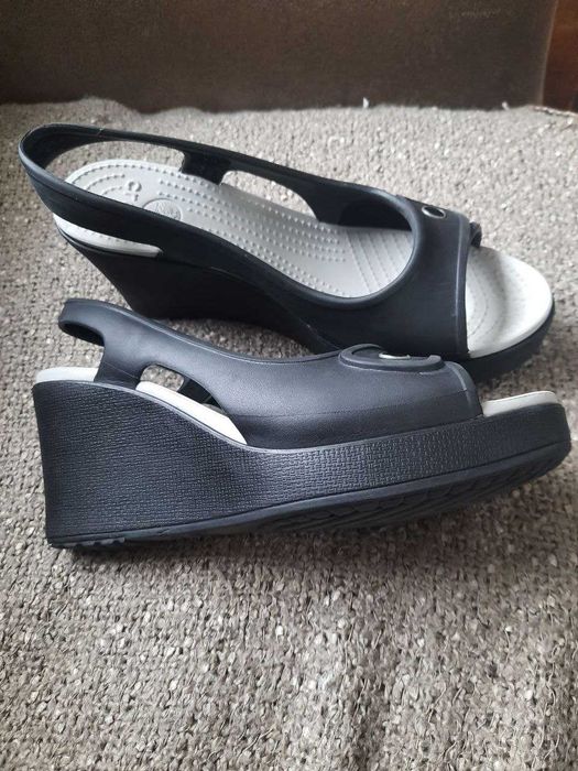 Жіночі босоніжки на танкетці Crocs Havana Slingback, розмір 8