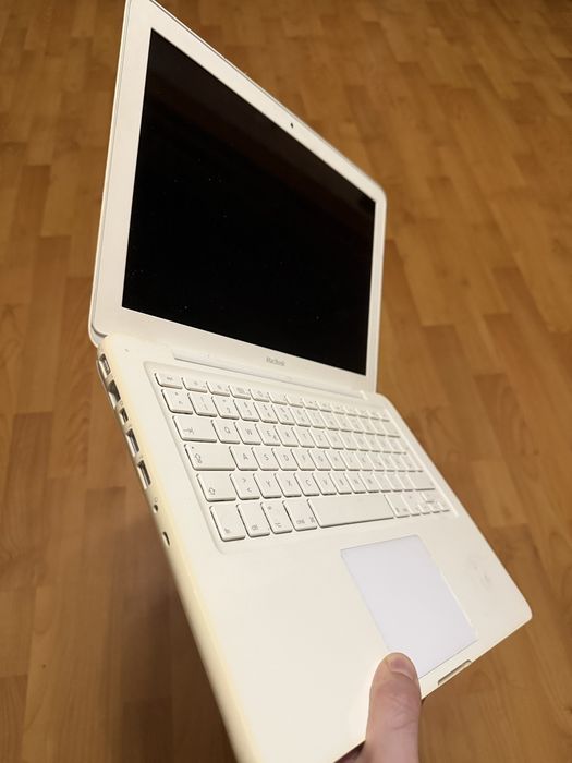 Apple MacBook White 13