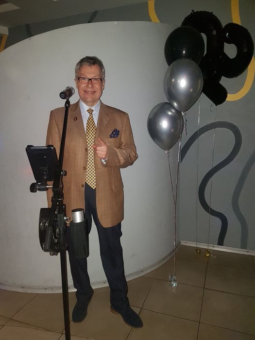 Професійний досвідчений ведучий і виконавець на Ваше свято!