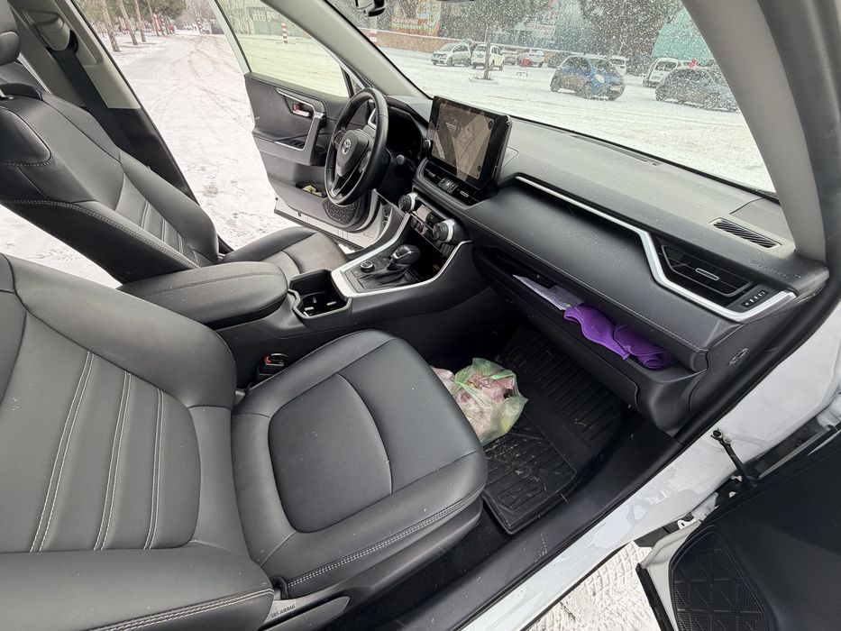 Продам Toyota RAV 4 Гибрид 2023г.