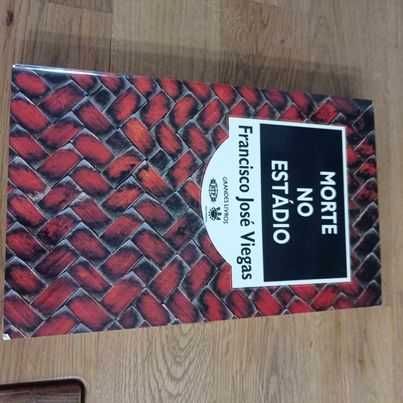 vendo livro morte no estadio