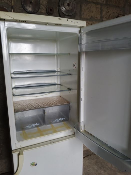 Холодильник б у работает