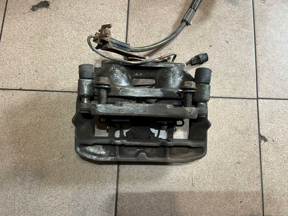 Zacisk przód Prawy Audi A8 D2 2.5 TDI 2.8 3.7 3.3 TDI 4.2 Lift 99-02