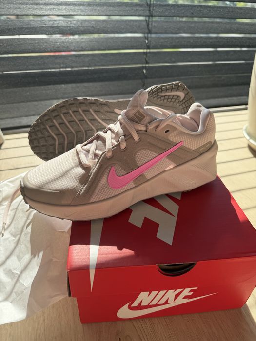 Кросівки Nike жіночі 38р
