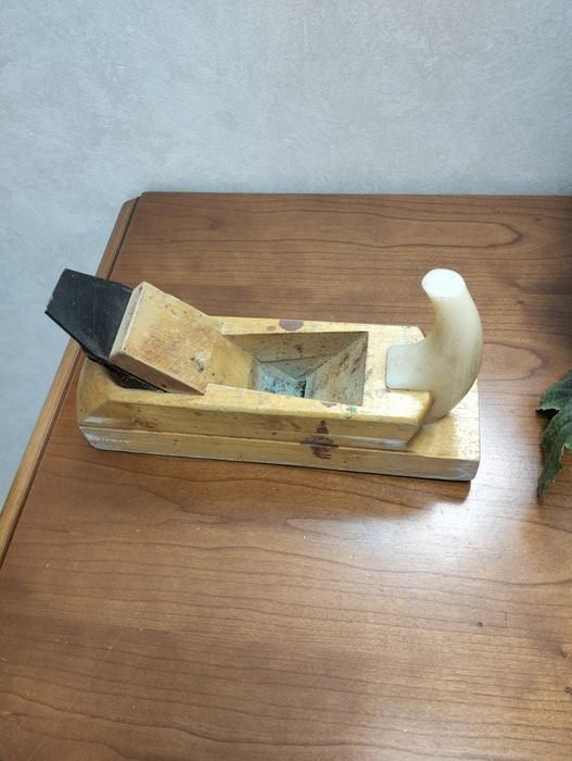 Пистолет для герметика, шпателя, валики.
