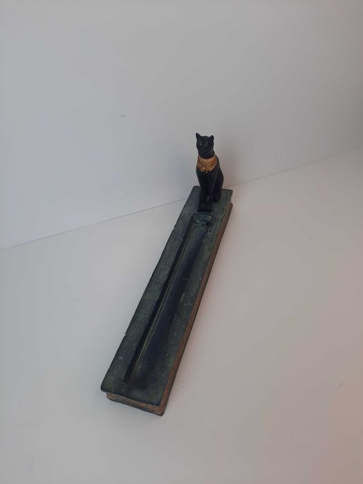 Estátua Veronese e peça egípcia