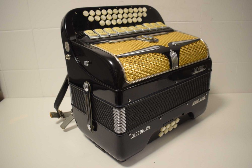 Concertina Adria Diaton IVA 4 voz.  Do