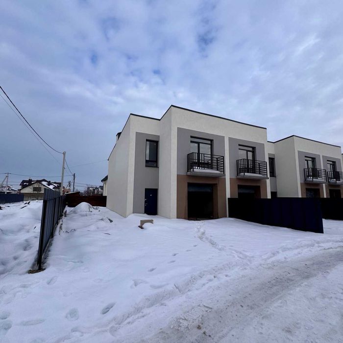 продаж кутового Таунхауса готового до ремонту. Крихівці