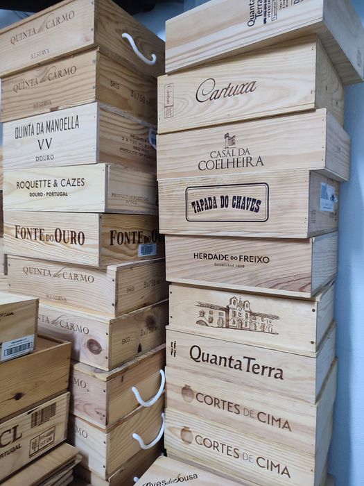 Tampas de madeira de caixas de vinho
