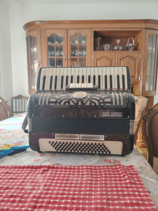 Vendo acordeão 520€