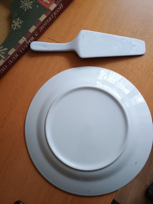 Новорічне блюдо для торта з лопаткою «Сніговик» (Кераміка)