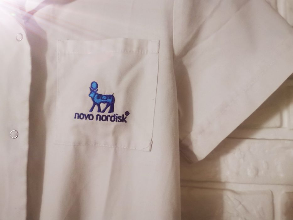 Biały fartuch medyczny - novo nordisk