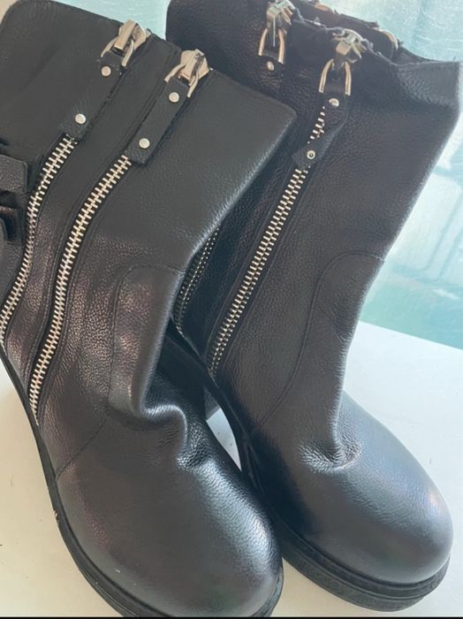 Botas pretas cano médio, marca italiana, Barachini, 39