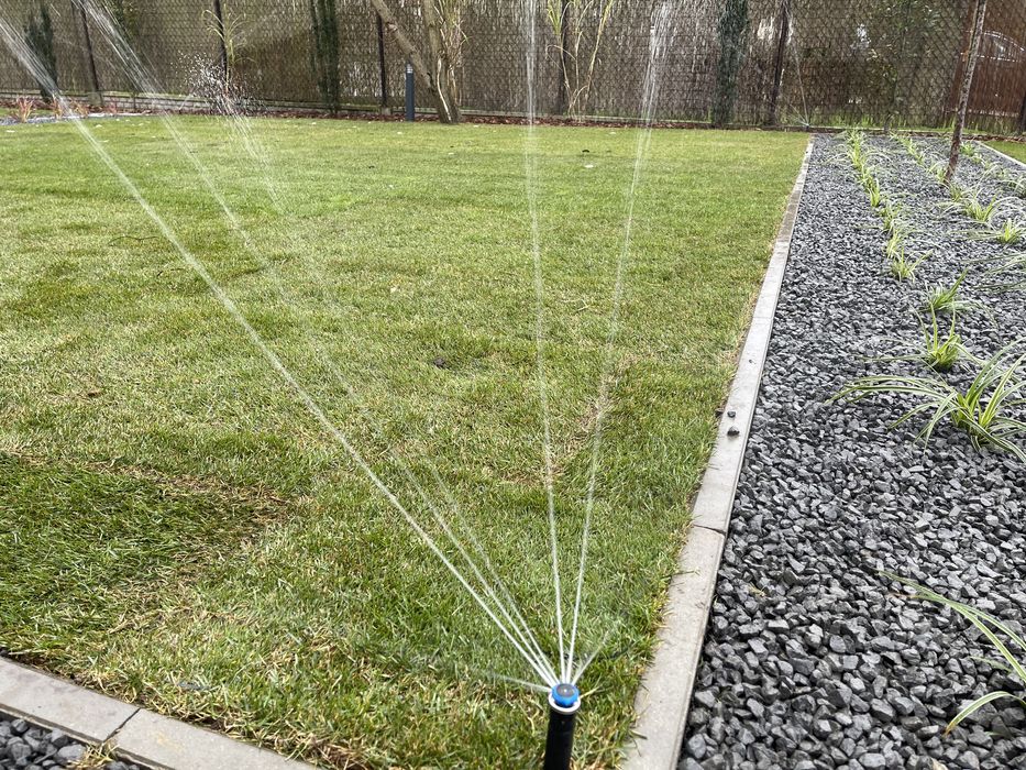 Nawadnianie ogrodow system automatycznego podelwania