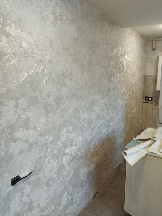 Поклейка шпалер ,