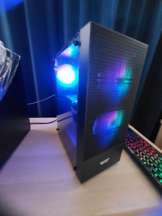 PC  | i5 7400 | GTX 1060  | 16GB RAM | SSD