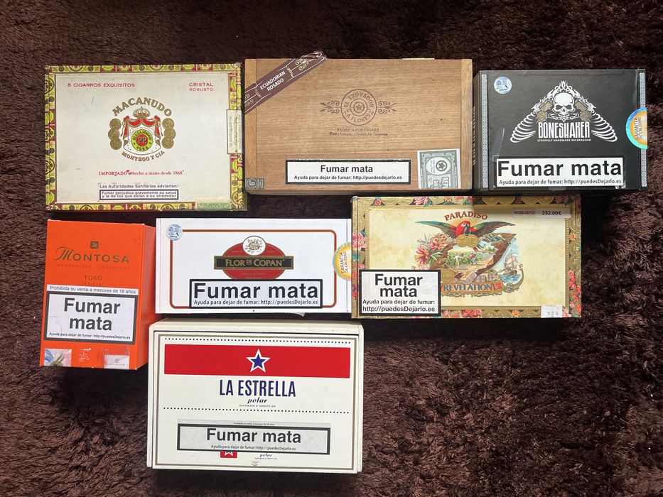 Caixas de charutos em cartao e  madeira vazias de charutos