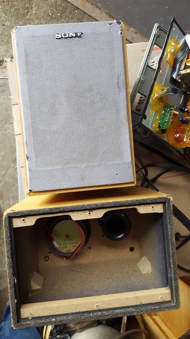 Две колонки. не рабочие. Sony 45w