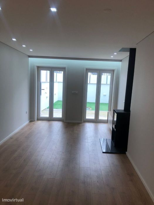 Apartamento T2 c/ terraço e churrasqueira no Centro de Braga.
