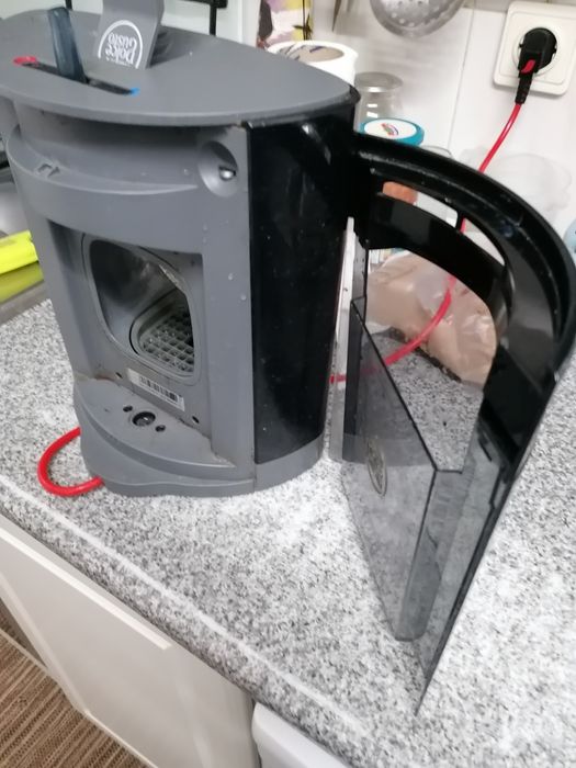 Vendo para desocupar máquina de café dolce gusto