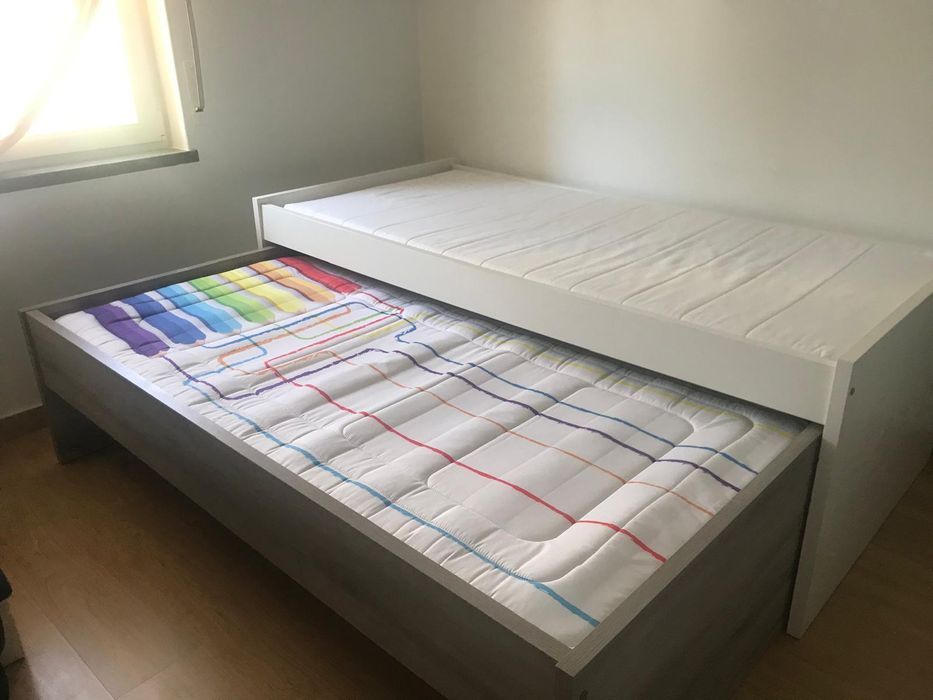 Quarto juvenil em bom estado