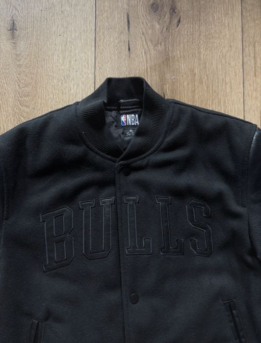 Czarna bejsbolówka NBA Chicago |XS