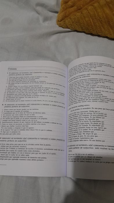 Akademicka gramatyka jezyka hiszpańskiego z ćwiczeniami