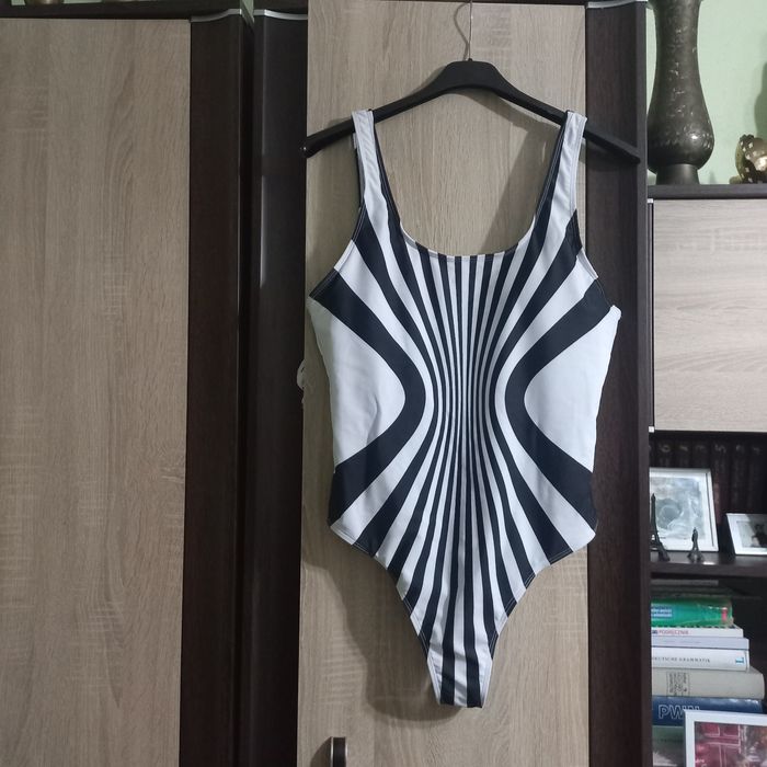 Strój jednoczęściowy,  czarno- biały,  nowy, XL