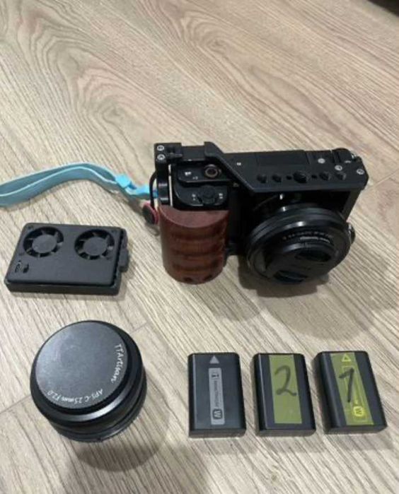 Sony ZV-E10 z dodatkami i 2 obiektywami