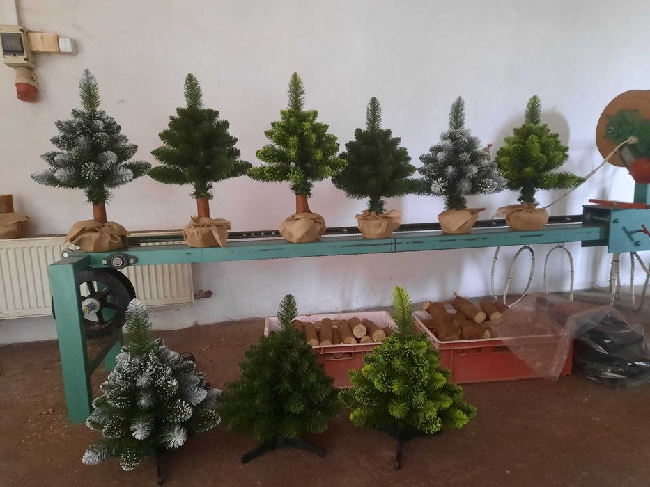 Choinka Sztuczna na pniu 60cm-mała-na komodę-Ośnieżona Producent