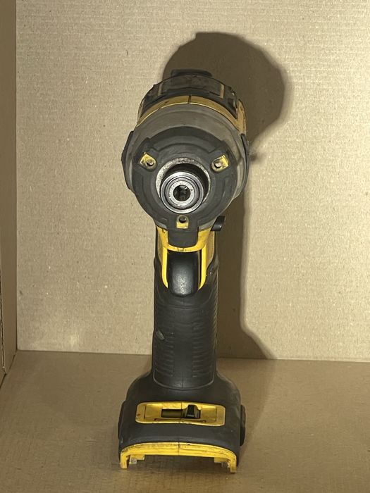 Імпакт Dewalt DCF887