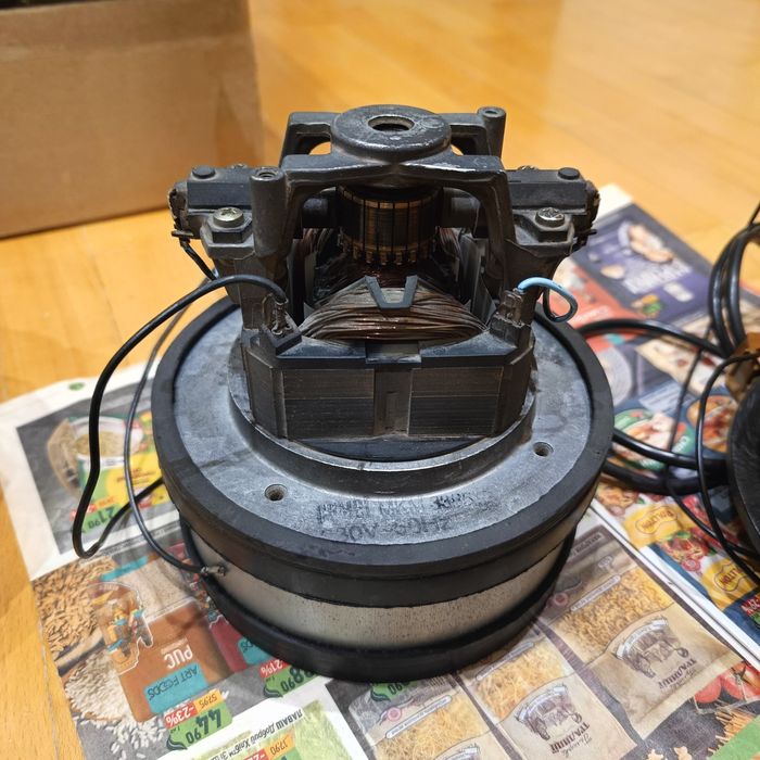 Мотор  для пилесоса, котушка з проводом, запчастини б/у