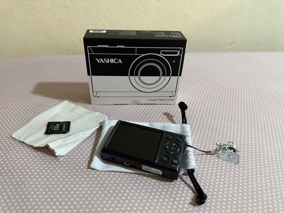 Máquina fotografica YASHICA DIGIMATE