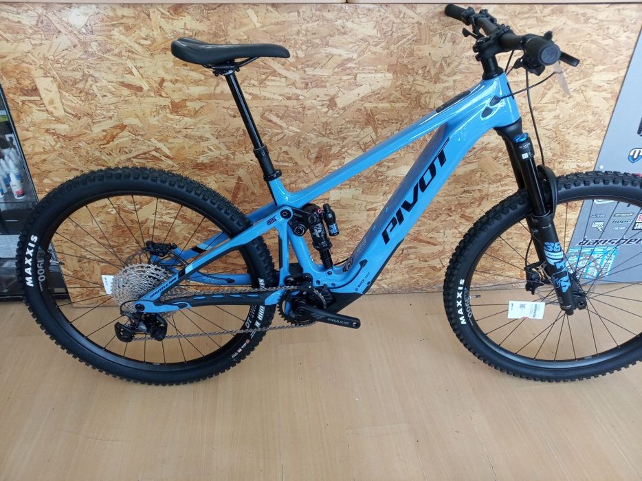 Bicicleta elétrica pivot shuttle AM nova