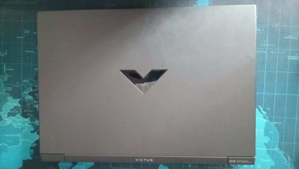 Ноутбук HP Victus на детали