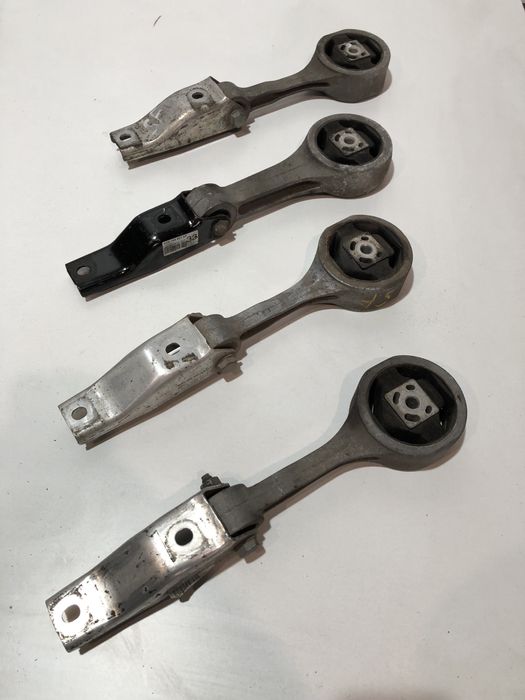 Подушка (опора, кранштейн) двигуна /коробки Шкода Фабія /Румстер мотор