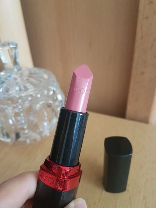Ultrakremowa szminka Avon Carnation nowa
