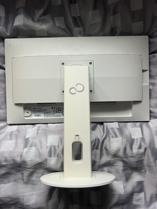 Biały Monitor 24 cale