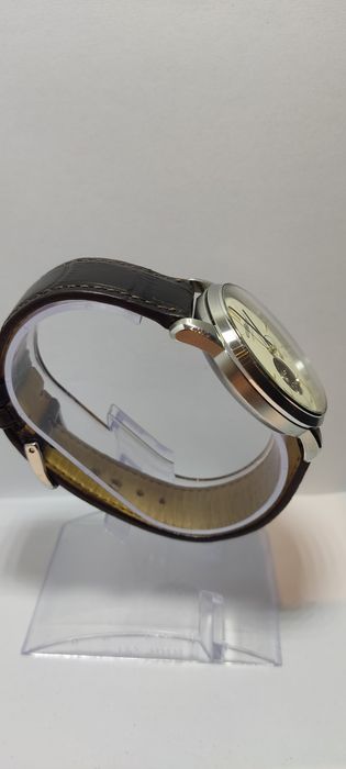 *93* 
Zegarek męski Zeppelin Flatline