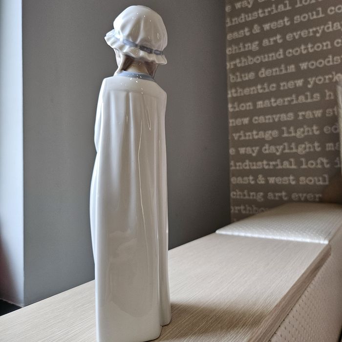 ЗНИЖКА 30% Стауэтка, фарфор, Zaphir lladro, Girl with Basket of Sweets