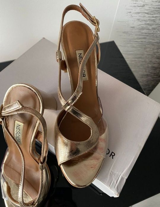 Sprzedam buty sandały