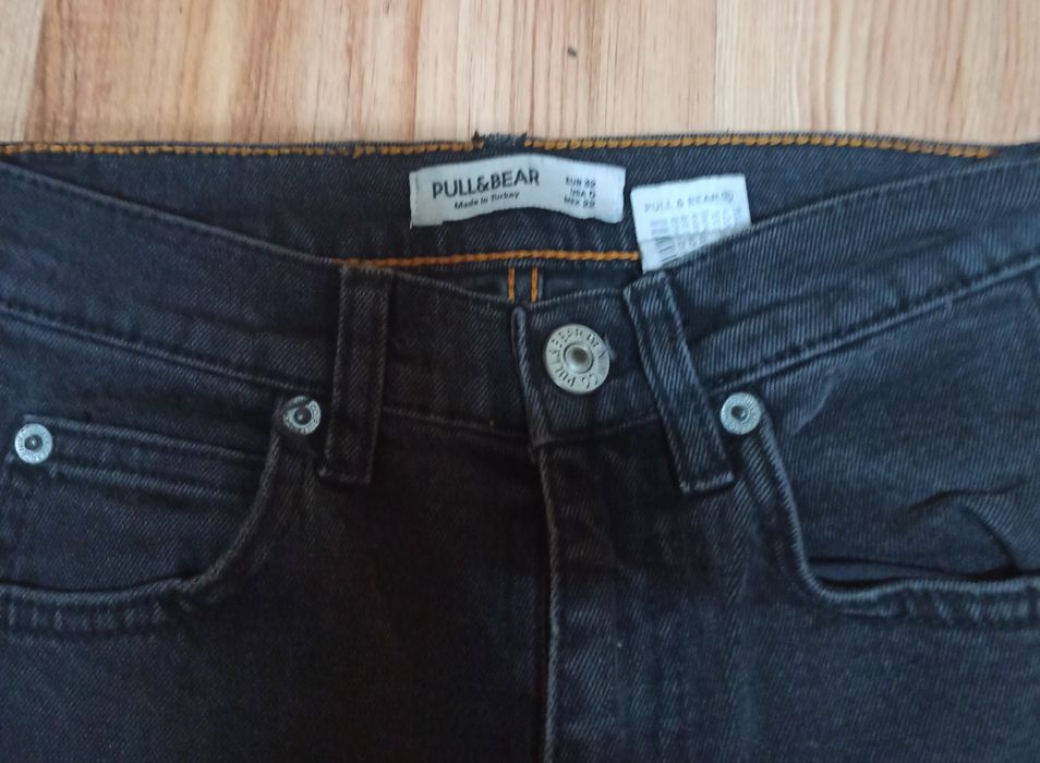Spodnie dżinsowe. Czarne.  Pull&Bear