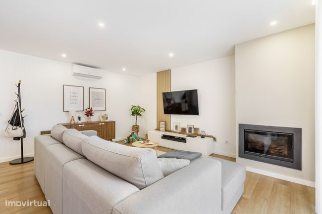 Apartamento T3 Semi-novo com Varandas em Real, Braga