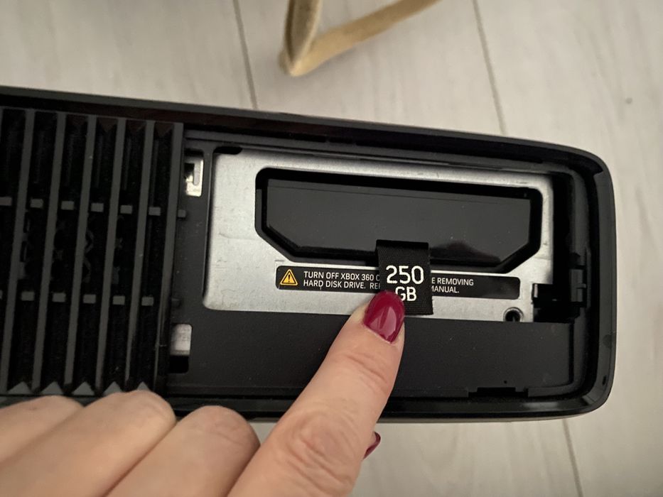 Xbox 360+250 Gb+Kinect, джойстики и игры