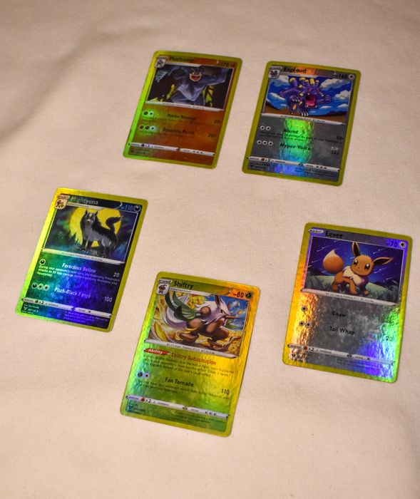 (Mais de 150 cartas de pokemon)
