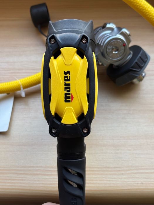 Automat oddechowy Octopus SXS Maresa podawany z prawej i lewej strony