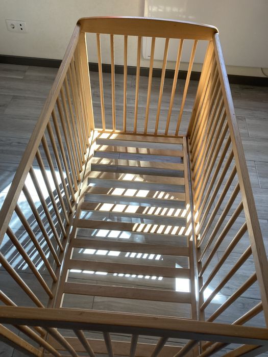 Cama de criança em madeira