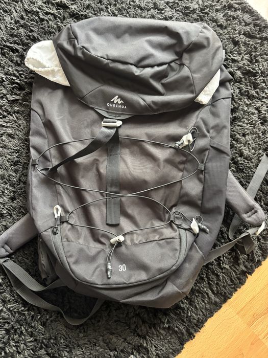 Mochila 30 lt viagem campismo Decathlon - Nova